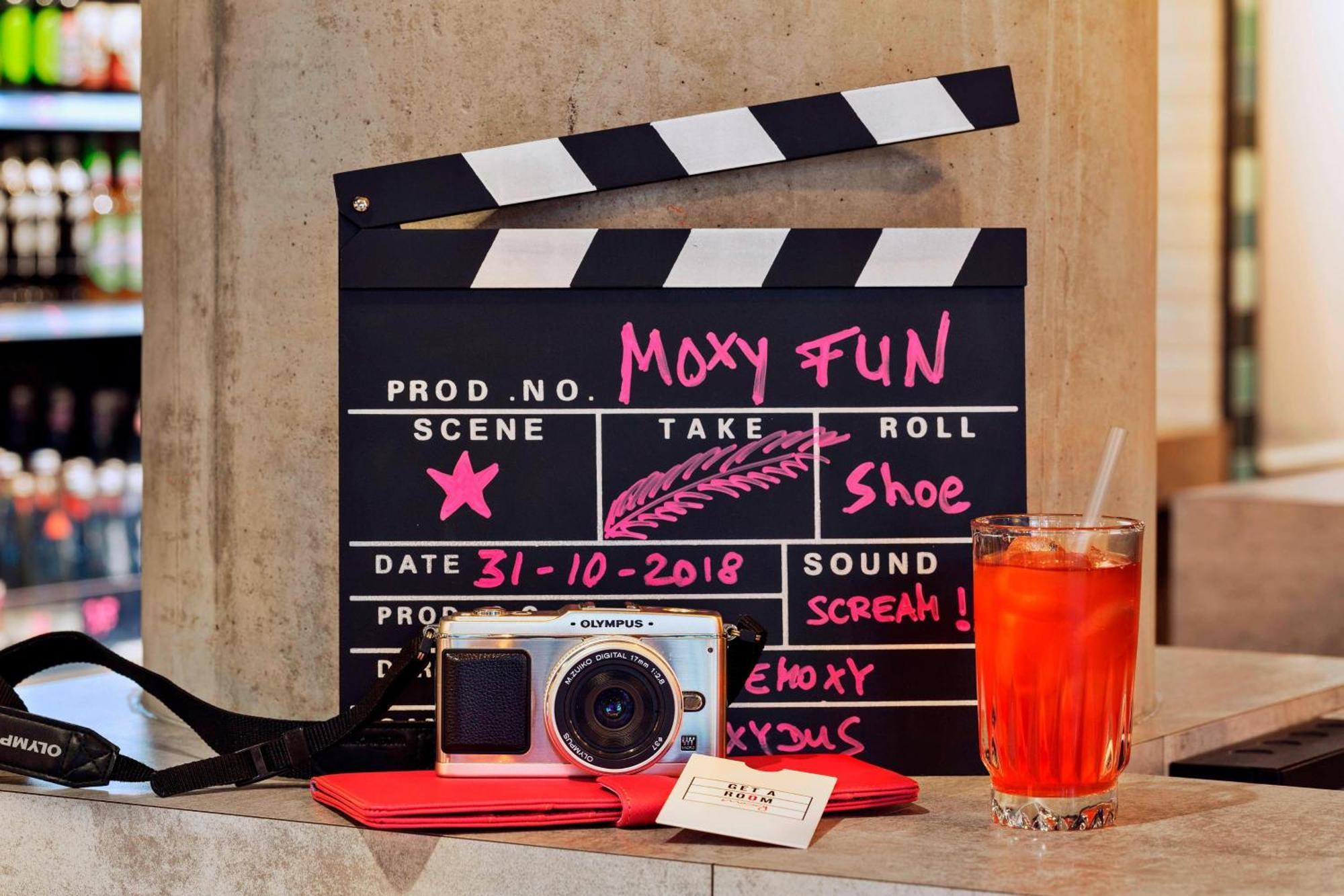 Отель Moxy Duesseldorf South Экстерьер фото
