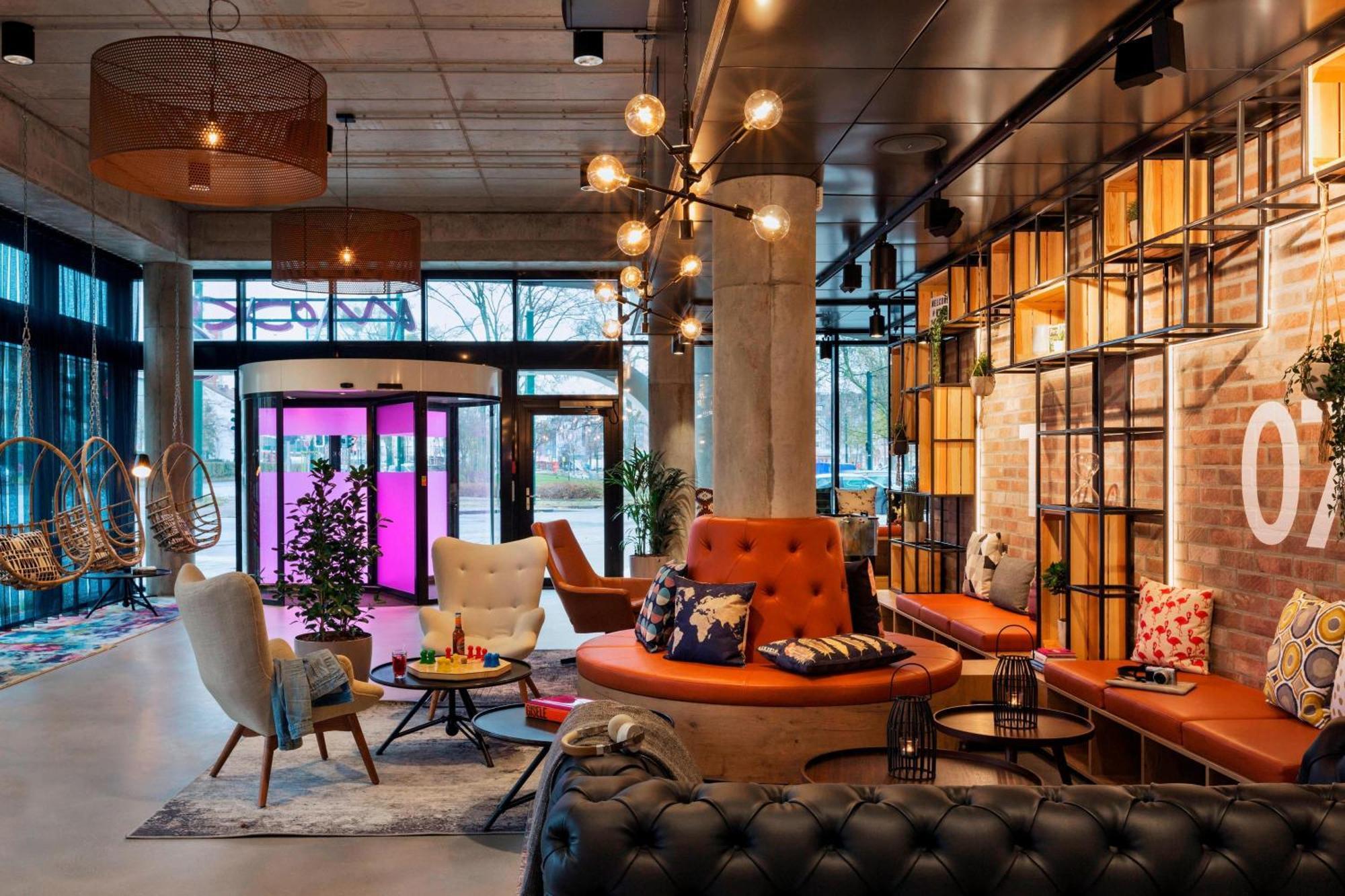 Отель Moxy Duesseldorf South Экстерьер фото